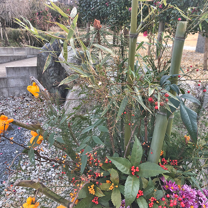 お正月の桜葬墓園に供えられたお花